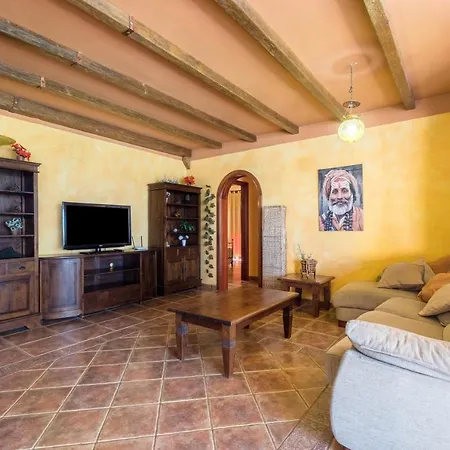 Casa Estilo Colonial Nyaraló *